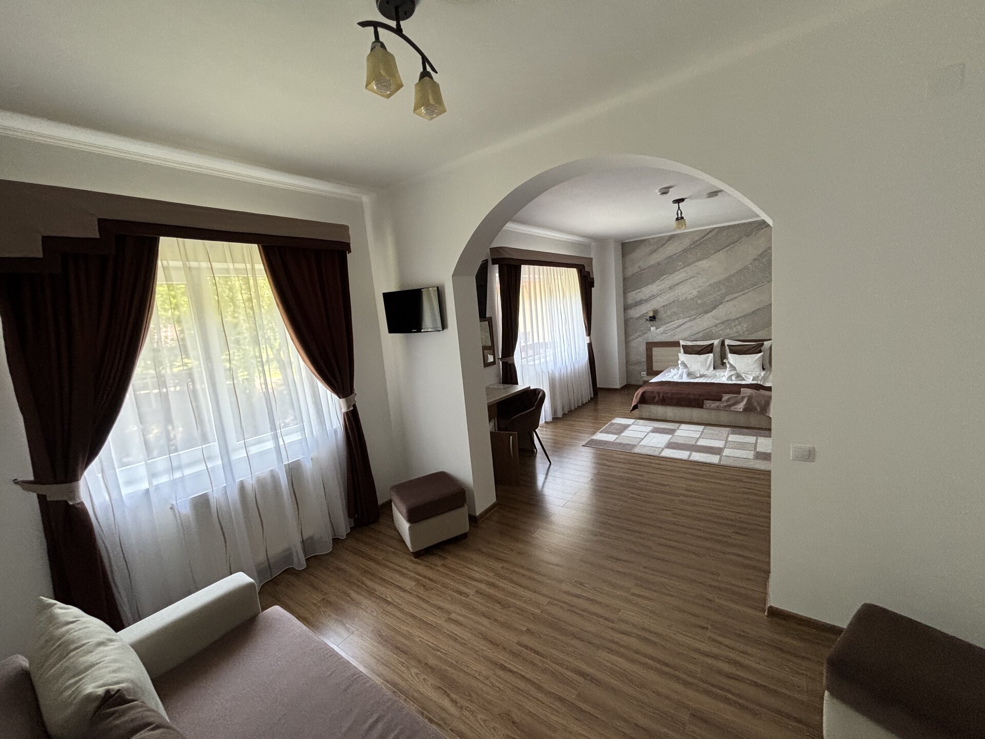 Apartament cu zonă de zi separată și dormitor